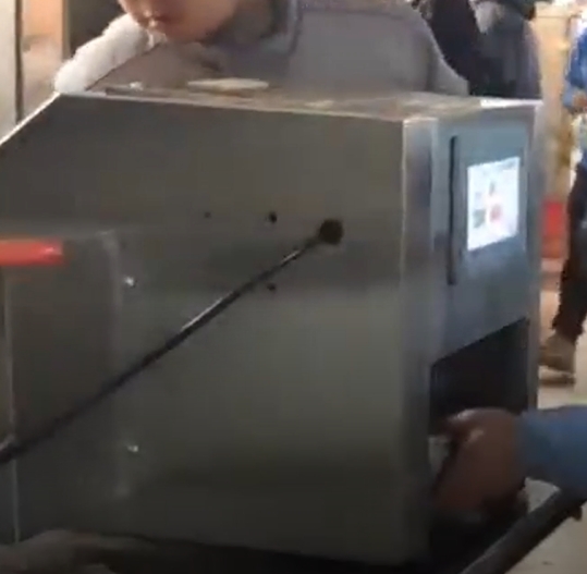 上超智能打菜機(jī)，精準(zhǔn)高效省人力